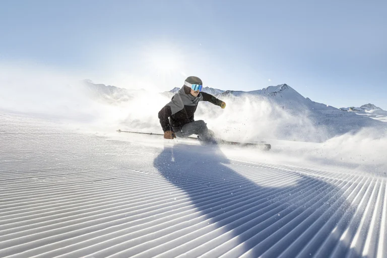 Skifahrer_(c)Andrea_Badrutt_Chur_Hero