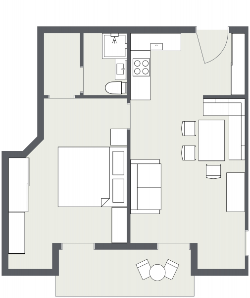 Wohnung Samnaun Grundriss mit Schlafzimmer, Bad, Küche, Wohnbereich und Balkon mit Tisch.